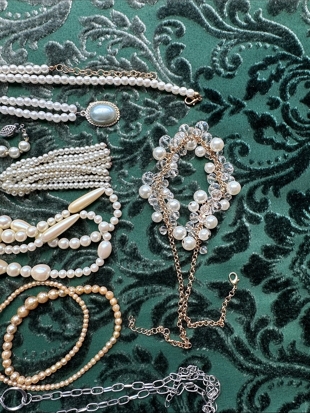Classic Pearl and Gold-Tone Multi-Strand Jewelry Set - Elegant White Pearls - Picture 2 of 5